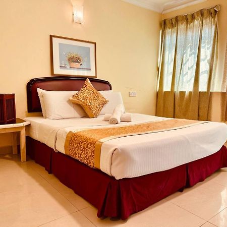 Carlton Hotel Seremban - Next To Terminal Bus Station Luaran gambar