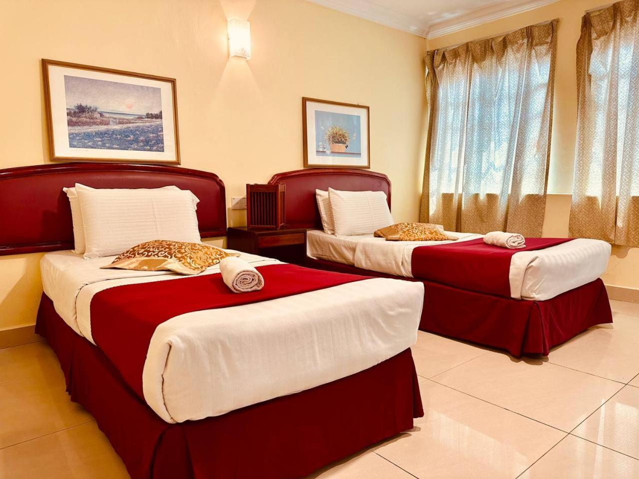 Carlton Hotel Seremban - Next To Terminal Bus Station Luaran gambar