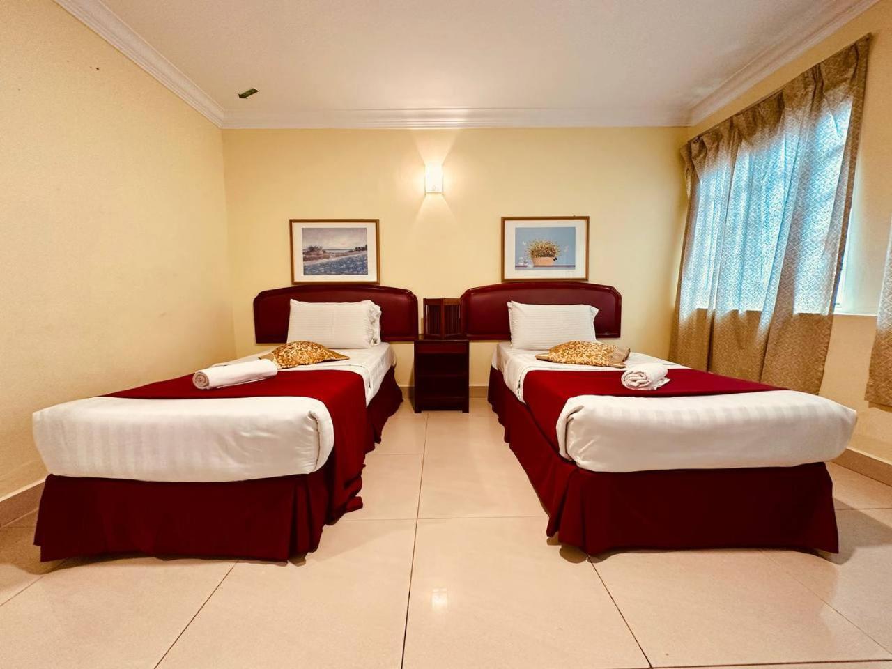Carlton Hotel Seremban - Next To Terminal Bus Station Luaran gambar