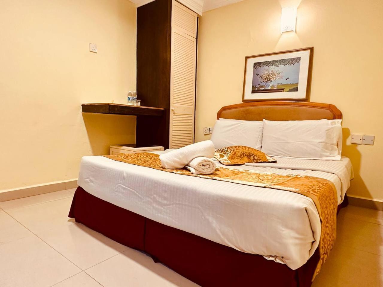 Carlton Hotel Seremban - Next To Terminal Bus Station Luaran gambar