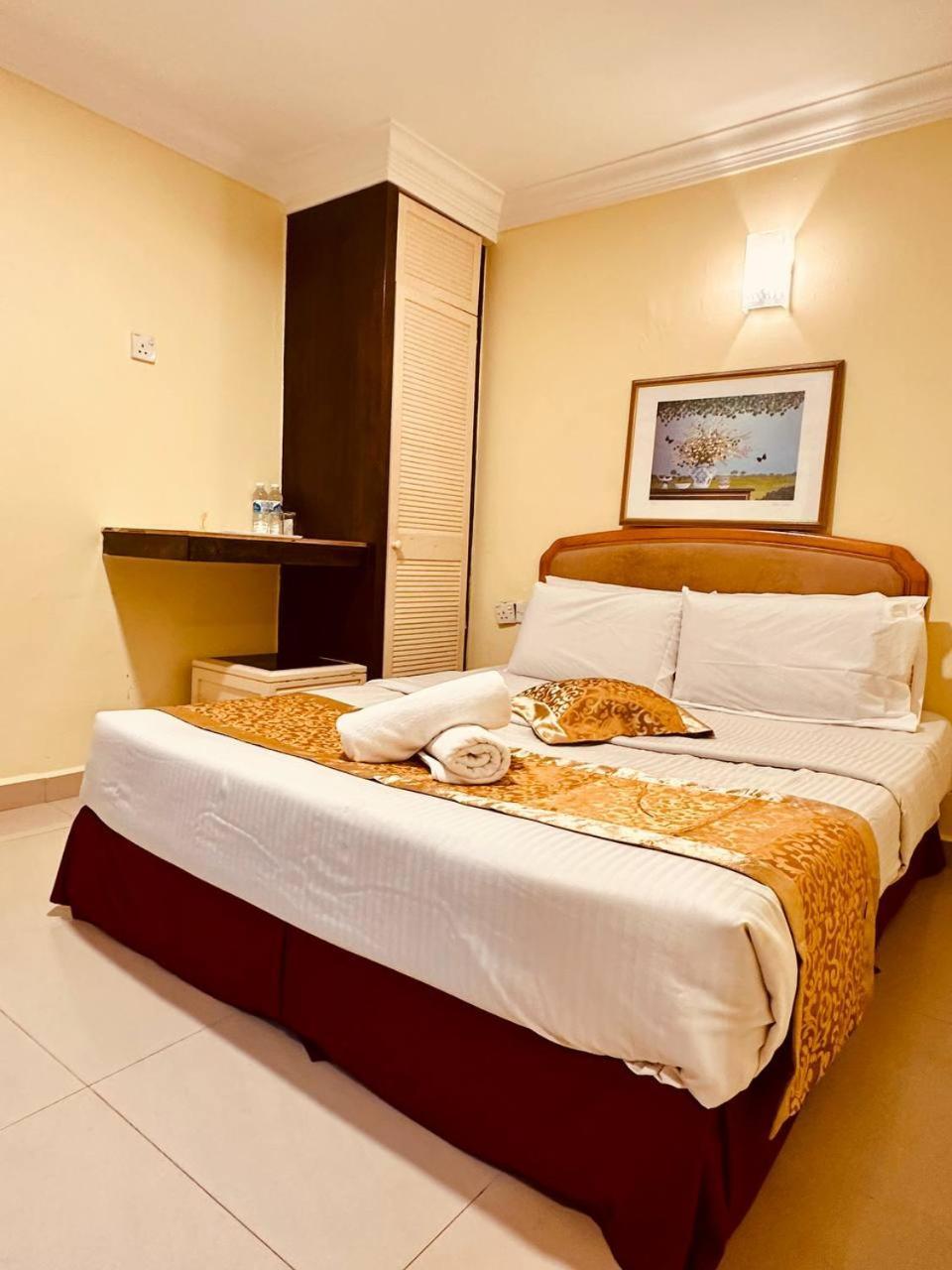 Carlton Hotel Seremban - Next To Terminal Bus Station Luaran gambar
