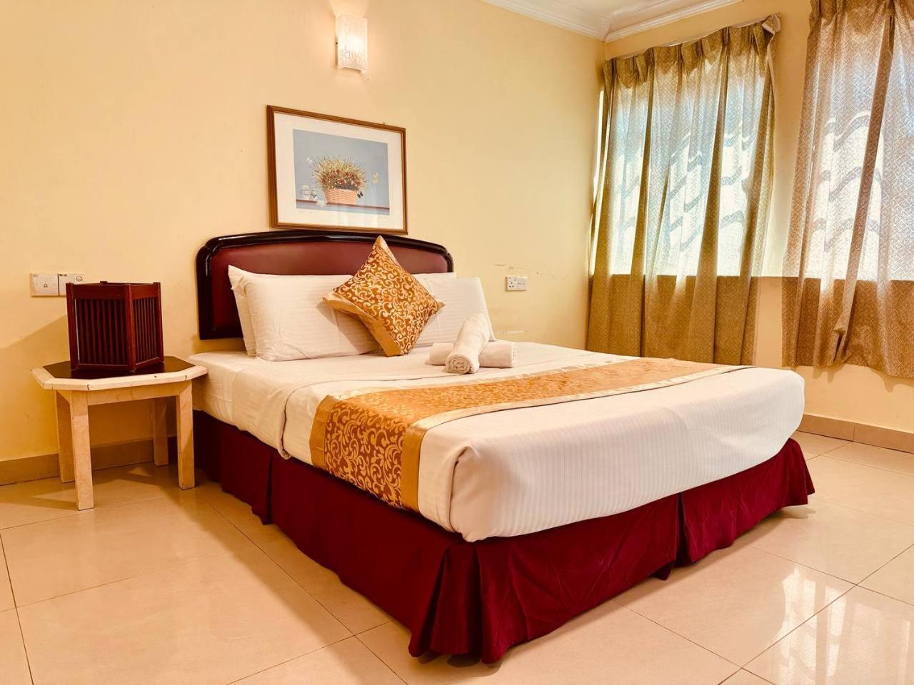 Carlton Hotel Seremban - Next To Terminal Bus Station Luaran gambar
